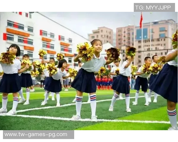 小学足球宝贝啦啦操展现青春活力与团队精神的精彩瞬间